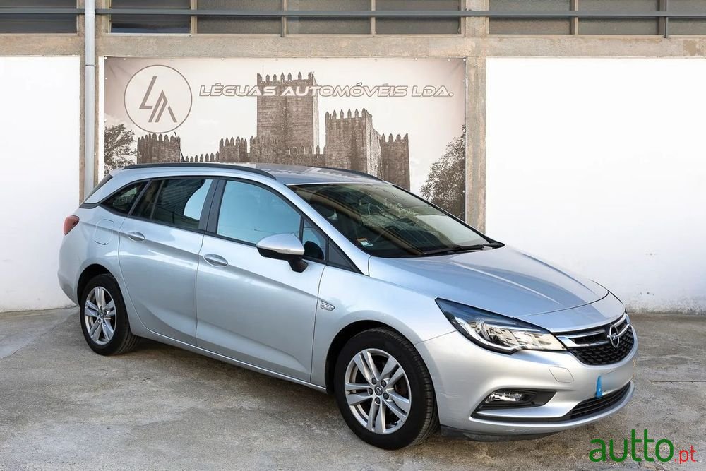 2017' Opel Astra Sports Tourer photo #1