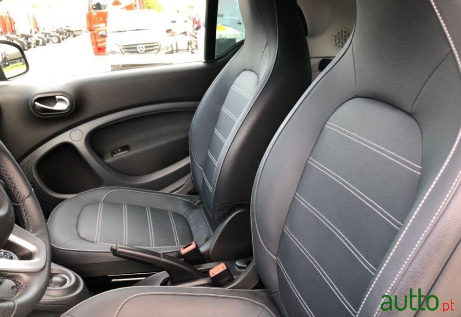 2019' Smart Fortwo photo #4
