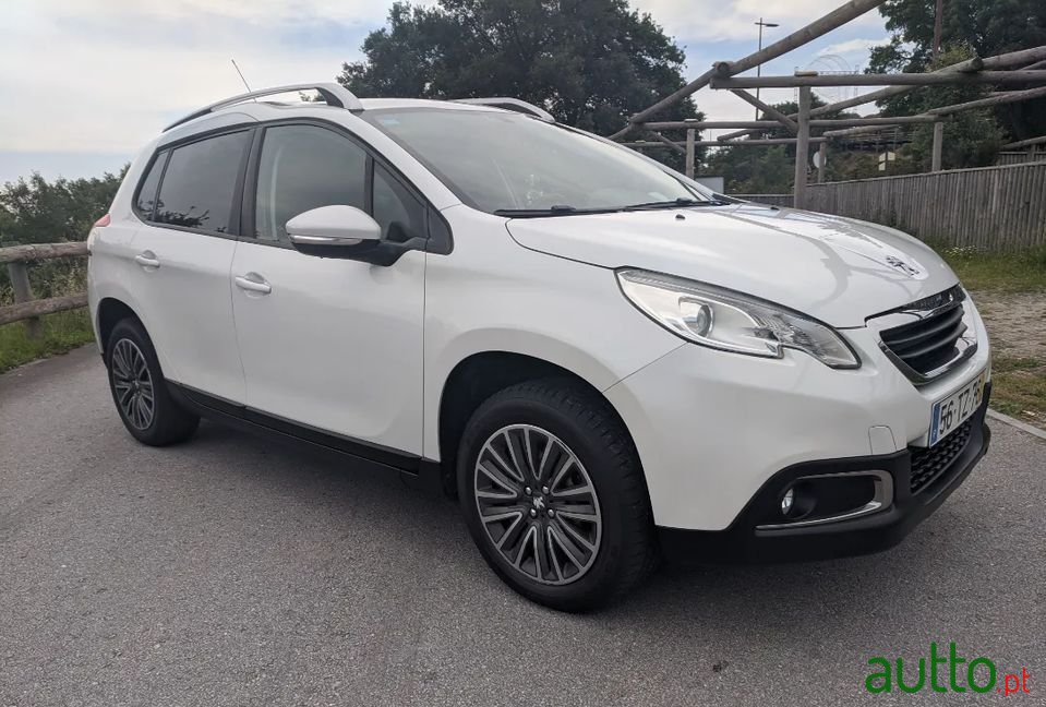 2013' Peugeot 2008 photo #2