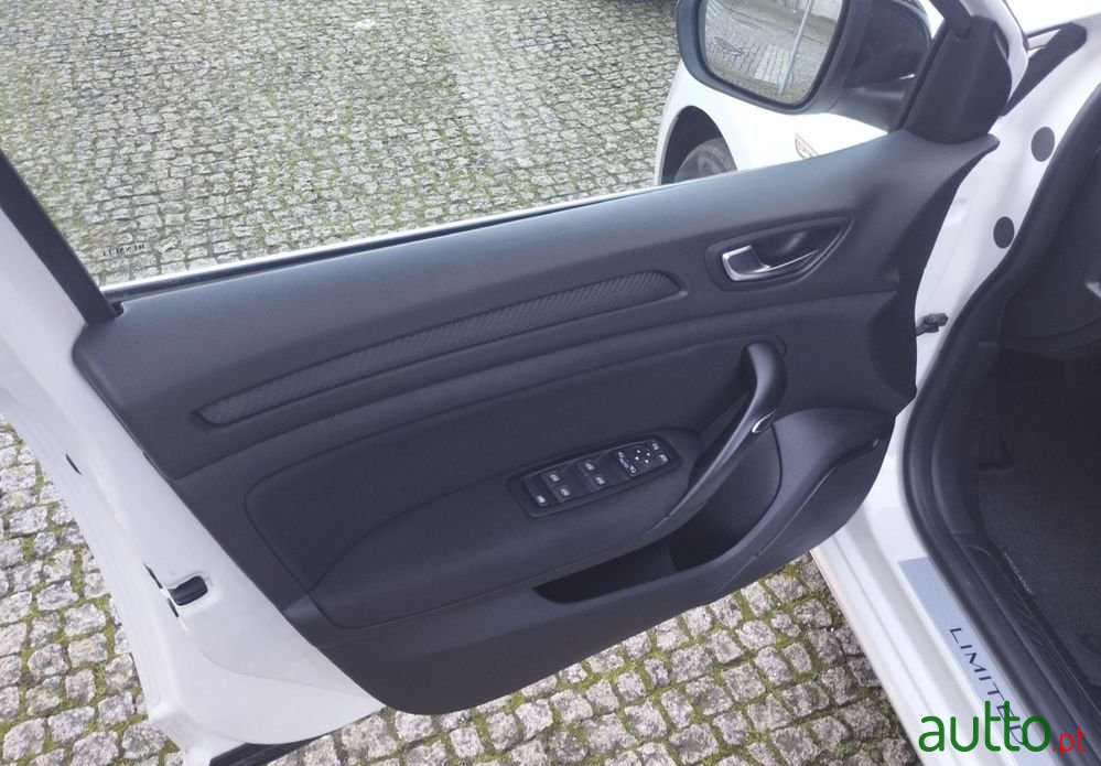 2019' Renault Megane Sport Tourer photo #4