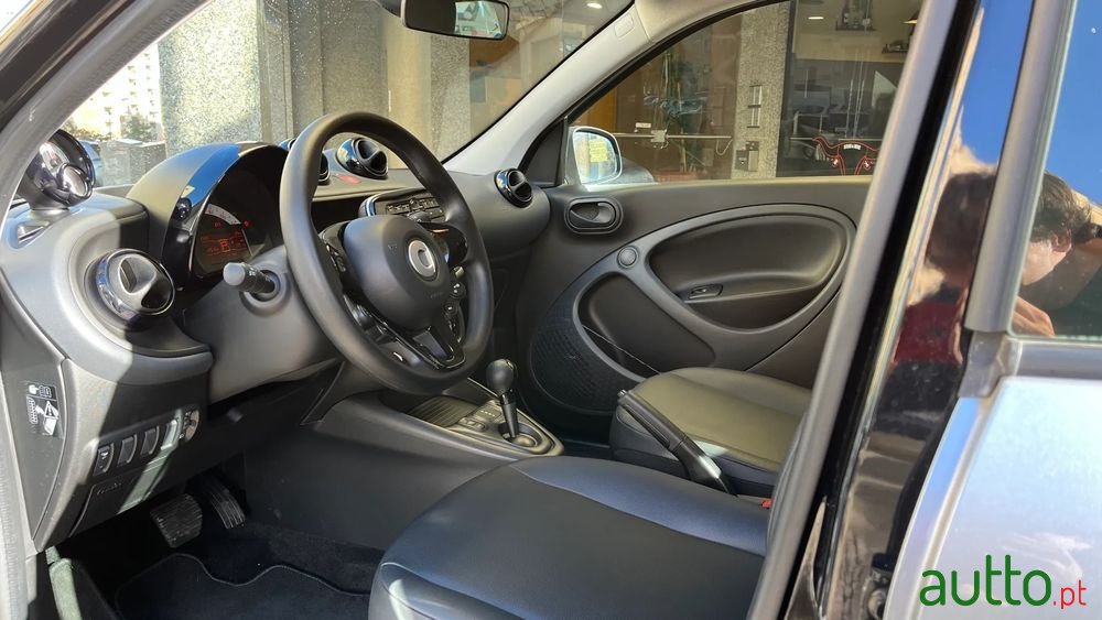 2021' Smart Forfour Electric Drive Passion photo #4