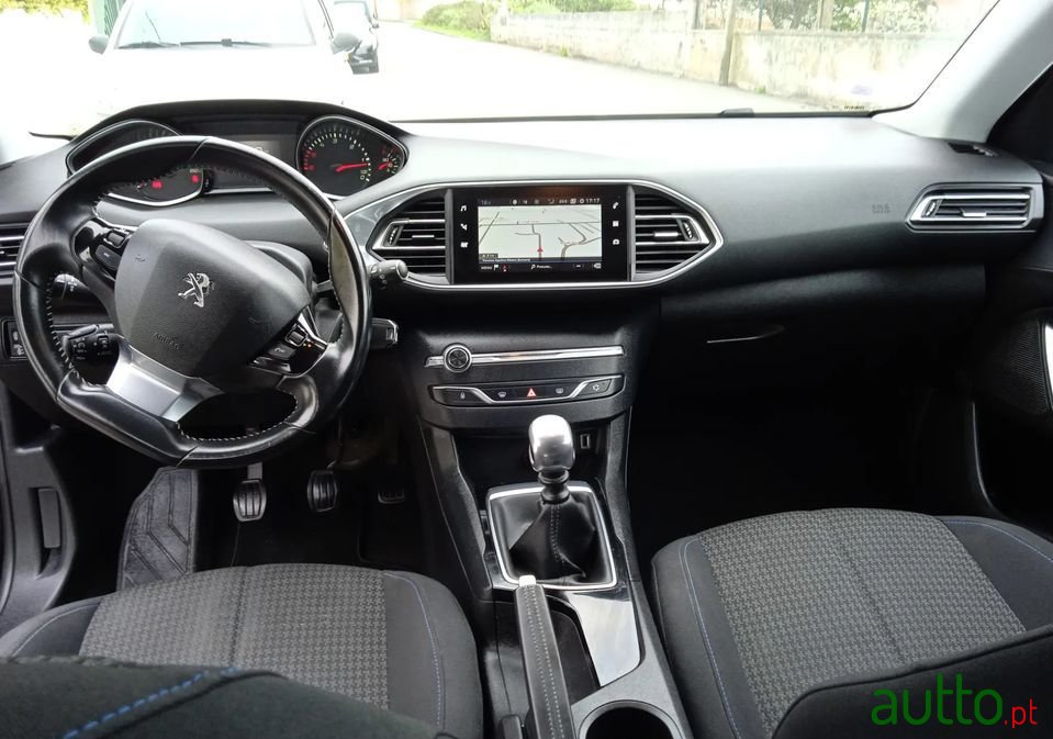 2016' Peugeot 308 Sw photo #2