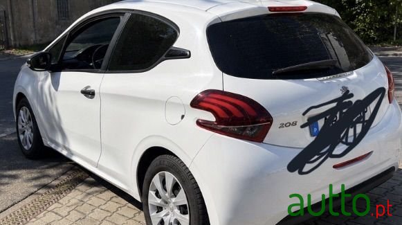 2015' Peugeot 208 Puretech 68 Access photo #2