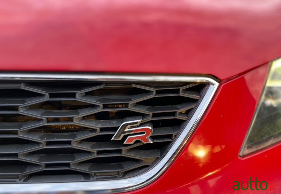 2013' SEAT Leon photo #3