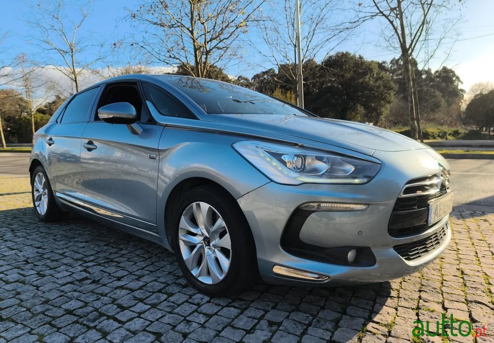 2012' Citroen DS5 photo #6