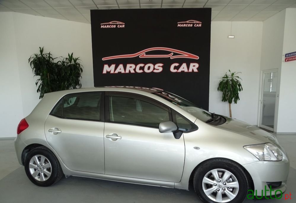 2009' Toyota Auris photo #6