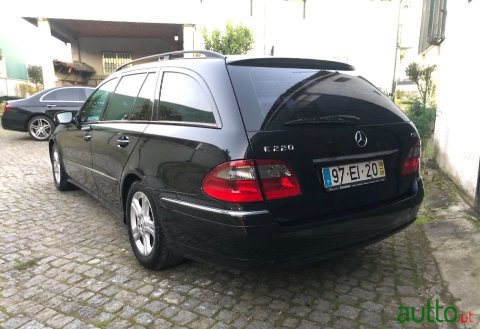 2006' Mercedes-Benz E-220 photo #4