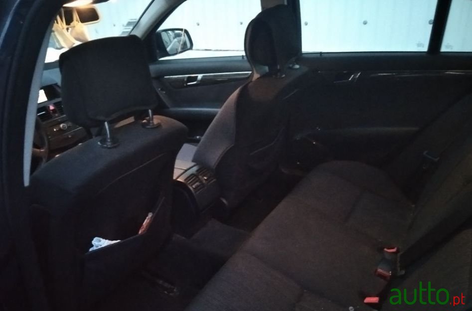 2008' Mercedes-Benz C-220 photo #3