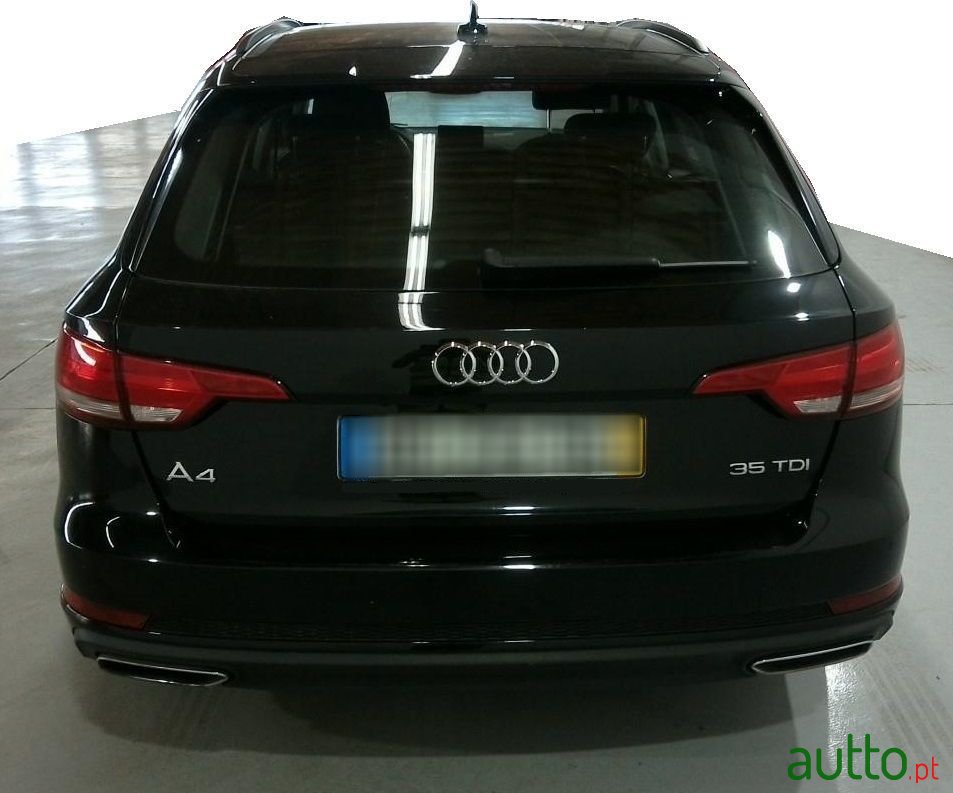 2019' Audi A4 Avant photo #2