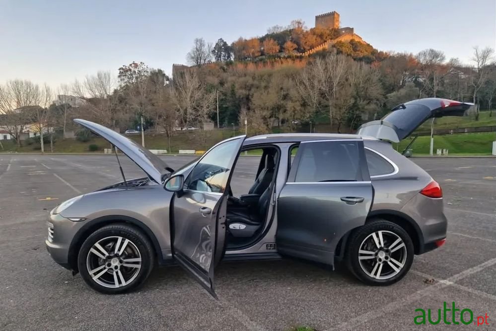 2011' Porsche Cayenne Ii photo #3