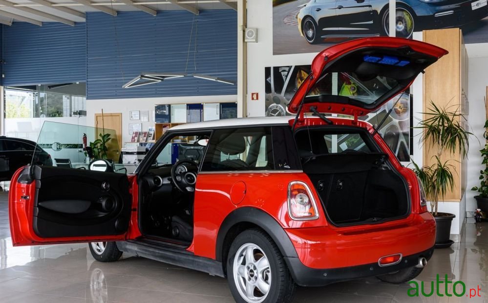 2009' MINI Cooper D photo #3