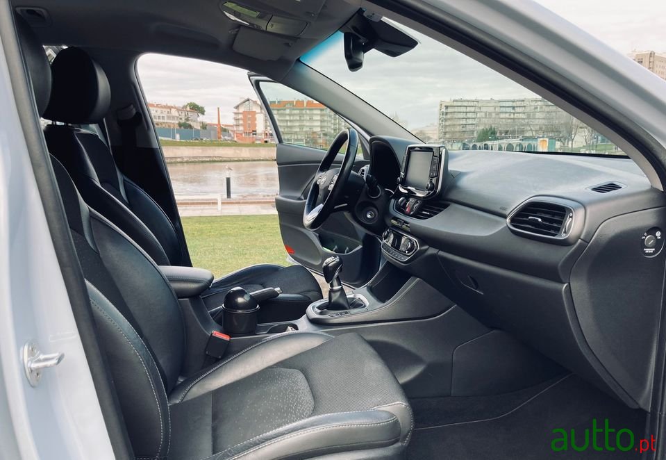 2018' Hyundai i30 Sw photo #2