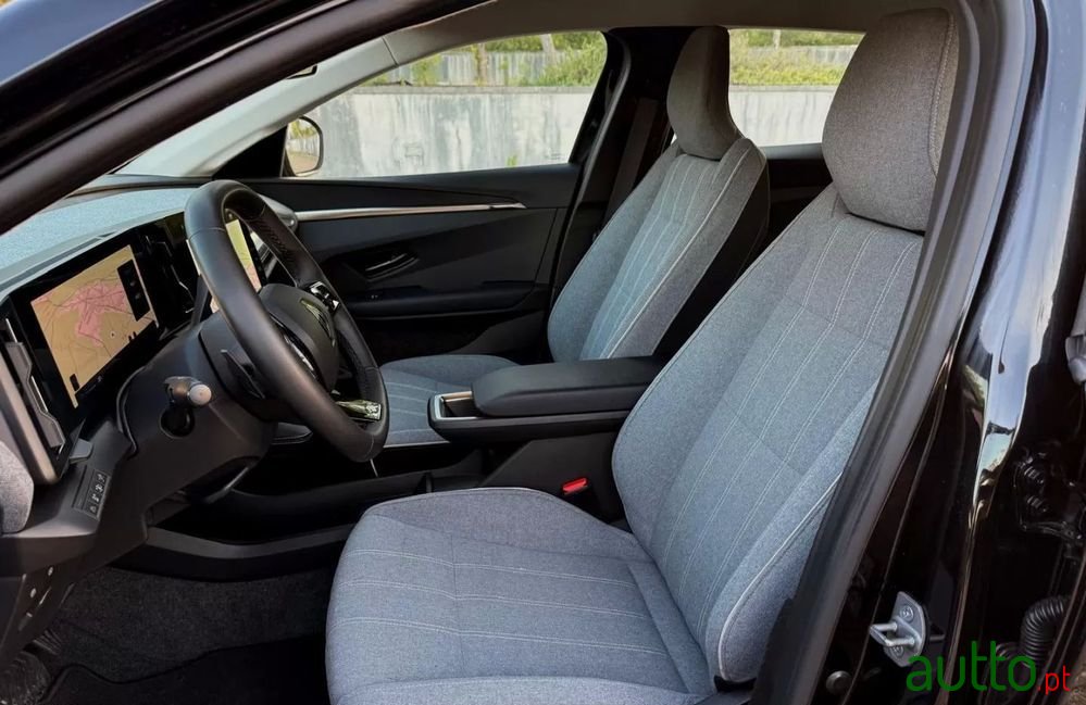 2023' Renault Megane E-Tech photo #5