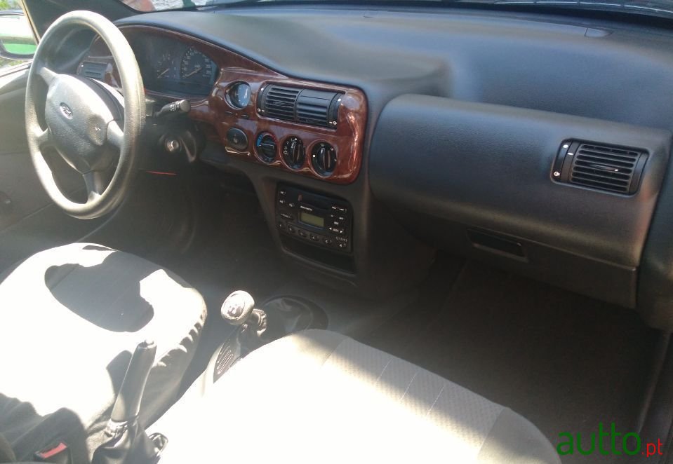 1998' Ford Escort Sw photo #3