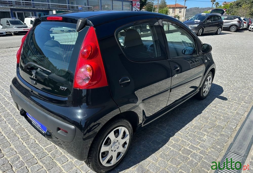 2009' Peugeot 107 1.0 Trendy photo #6