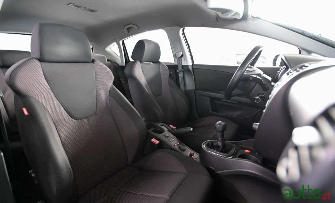 2008' SEAT Leon photo #4