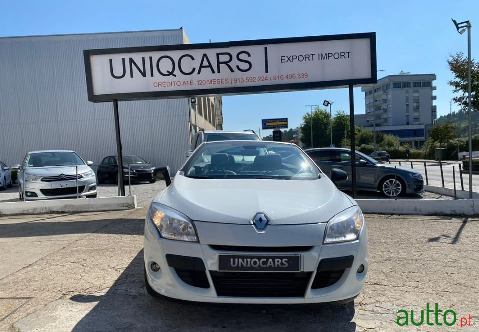 2012' Renault Megane photo #1