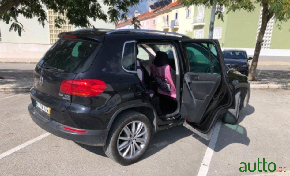 2013' Volkswagen Tiguan photo #2