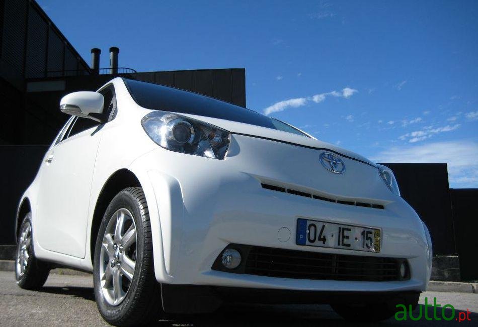 2009' Toyota iQ 2 photo #1
