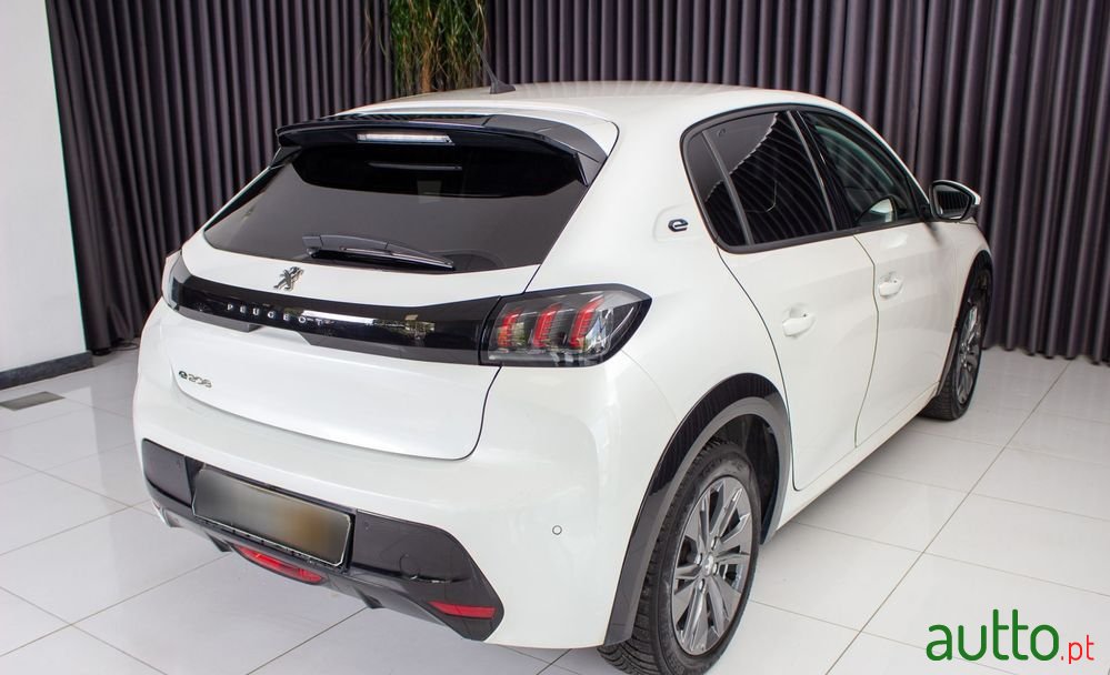2021' Peugeot e-208 Allure Pack photo #4