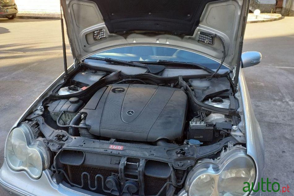 2006' Mercedes-Benz C-220 photo #2