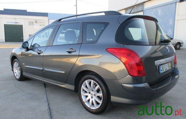 2011' Peugeot 308 Sw photo #1