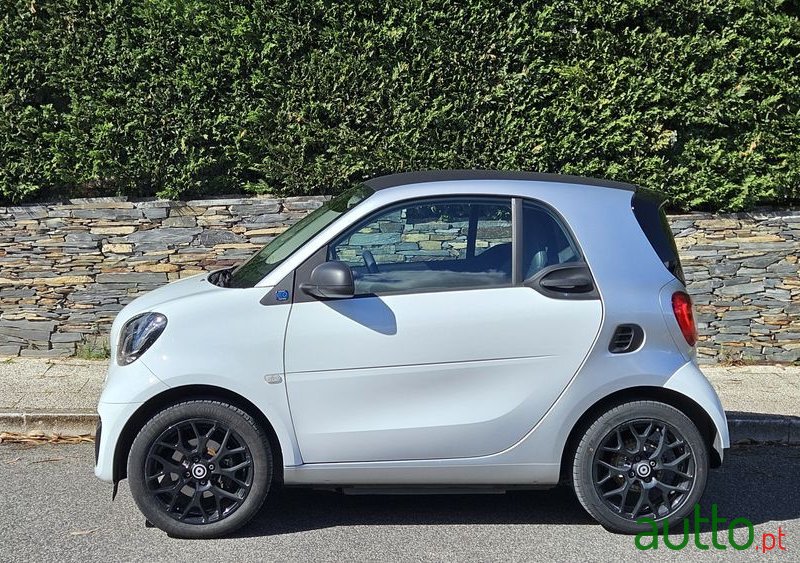 2021' Smart Fortwo Eq Passion photo #2