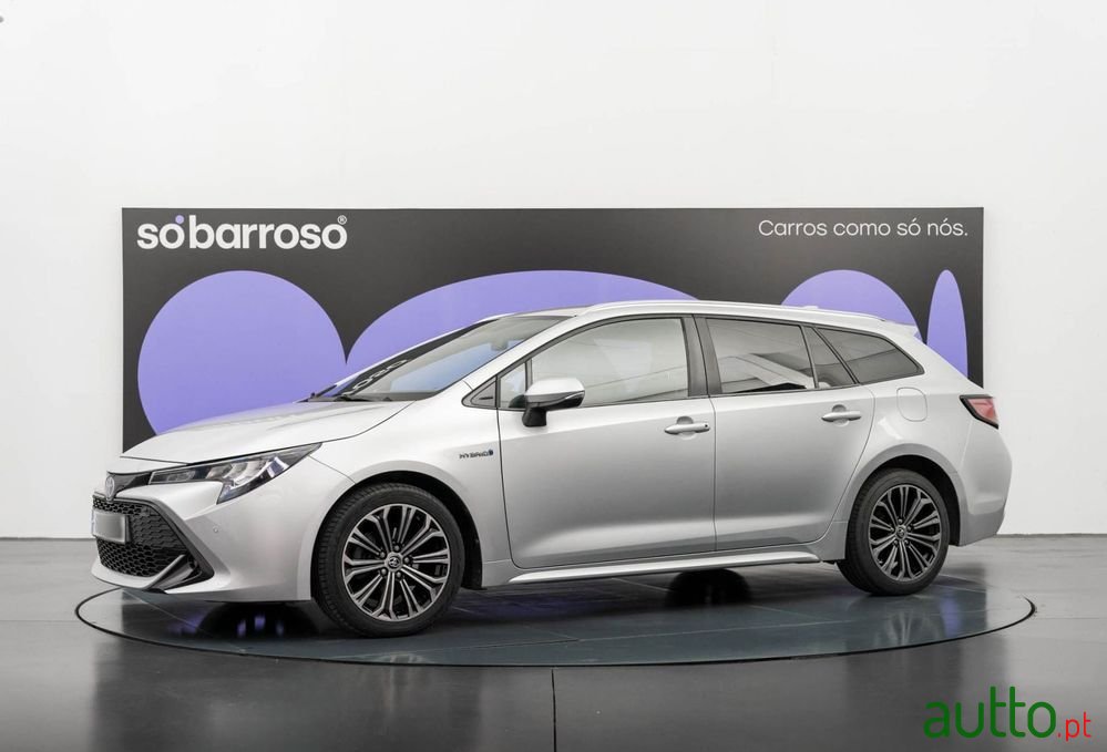 2020' Toyota Corolla Touring Sports photo #3