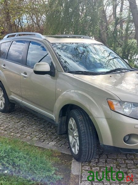 2008' Mitsubishi Outlander photo #3