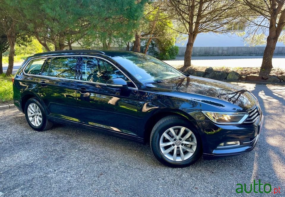 2017' Volkswagen Passat Variant photo #2