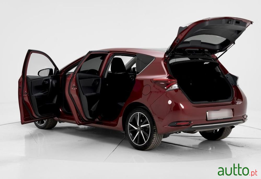 2018' Toyota Auris photo #5