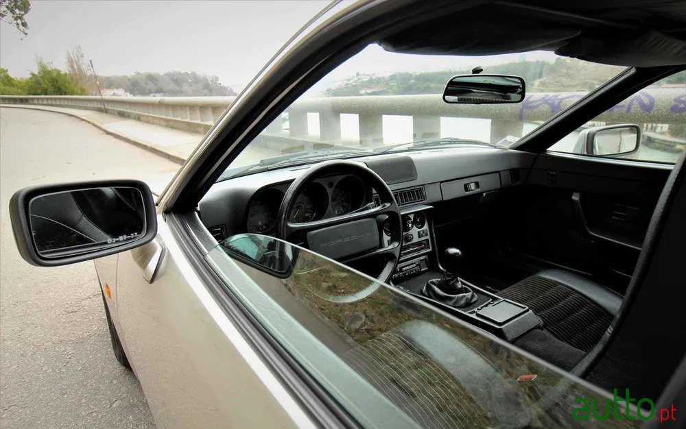 1984' Porsche 944 photo #7