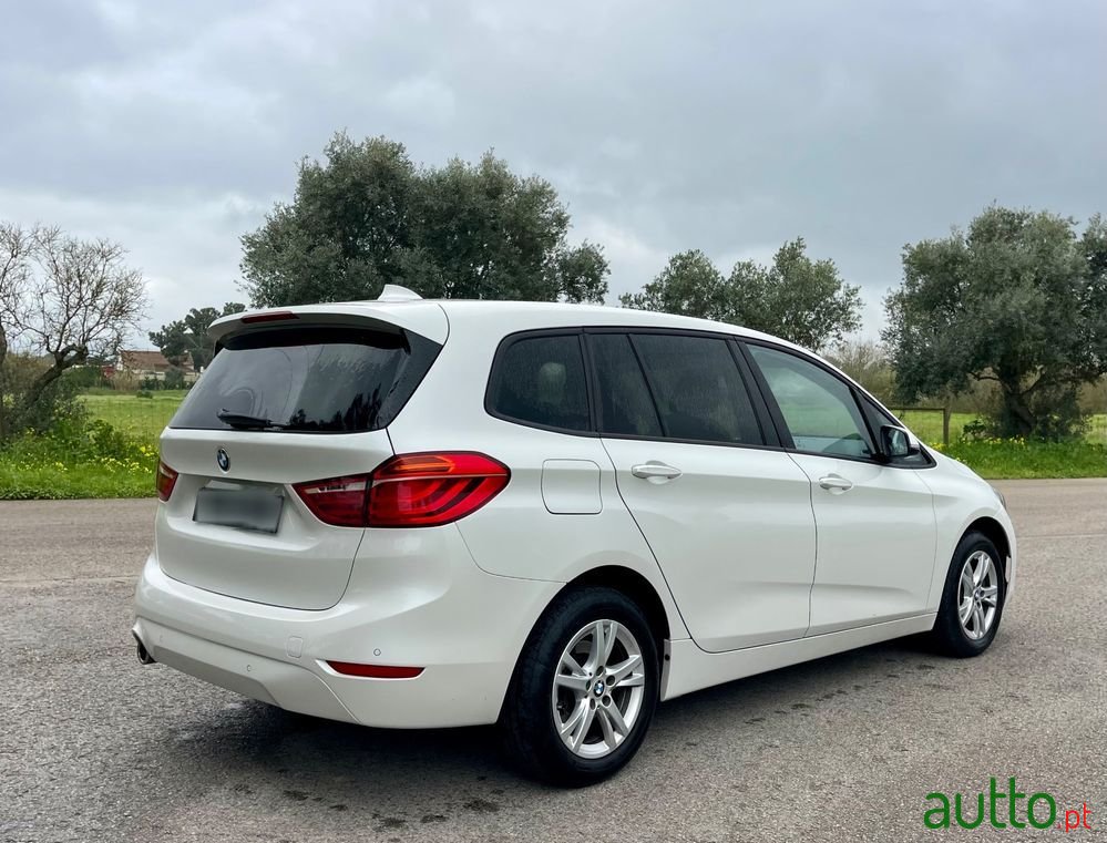 2020' BMW Série 2 I 7L Advantage photo #4