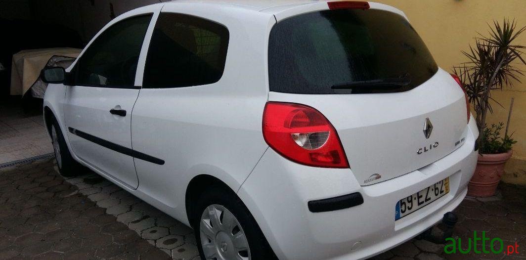 2007' Renault Clio 1.5 Dci photo #2