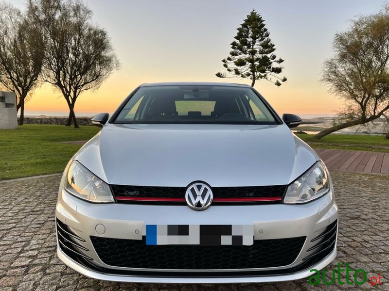 2015' Volkswagen Golf photo #2