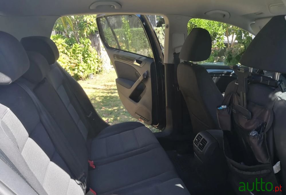 2010' Volkswagen Golf photo #6