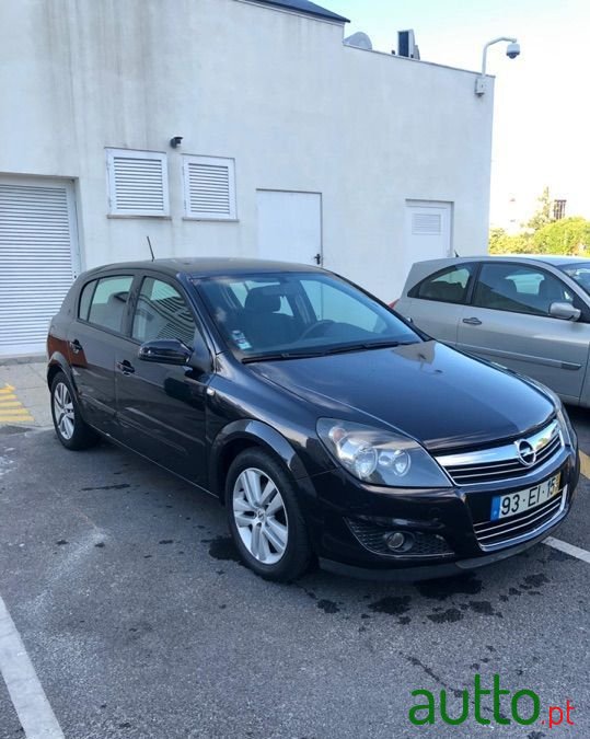 2007' Opel Astra photo #2