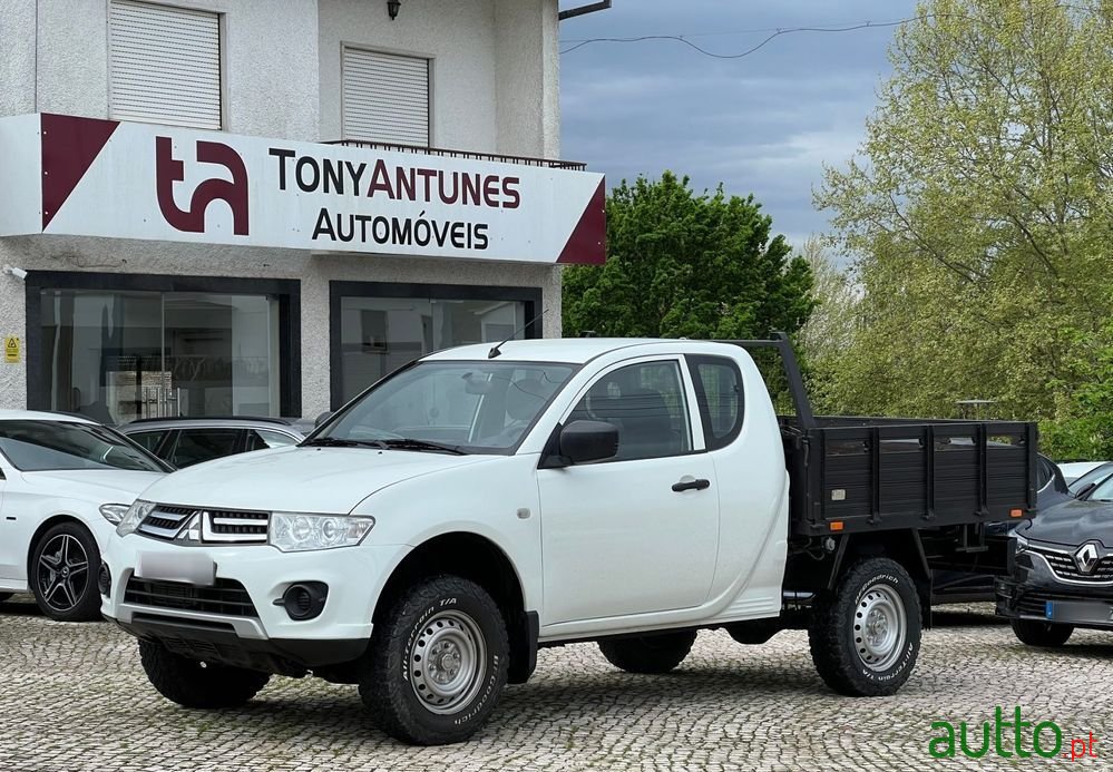2015' Mitsubishi L200 photo #1