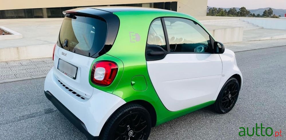 2017' Smart Fortwo Coupe Electric Drive photo #2