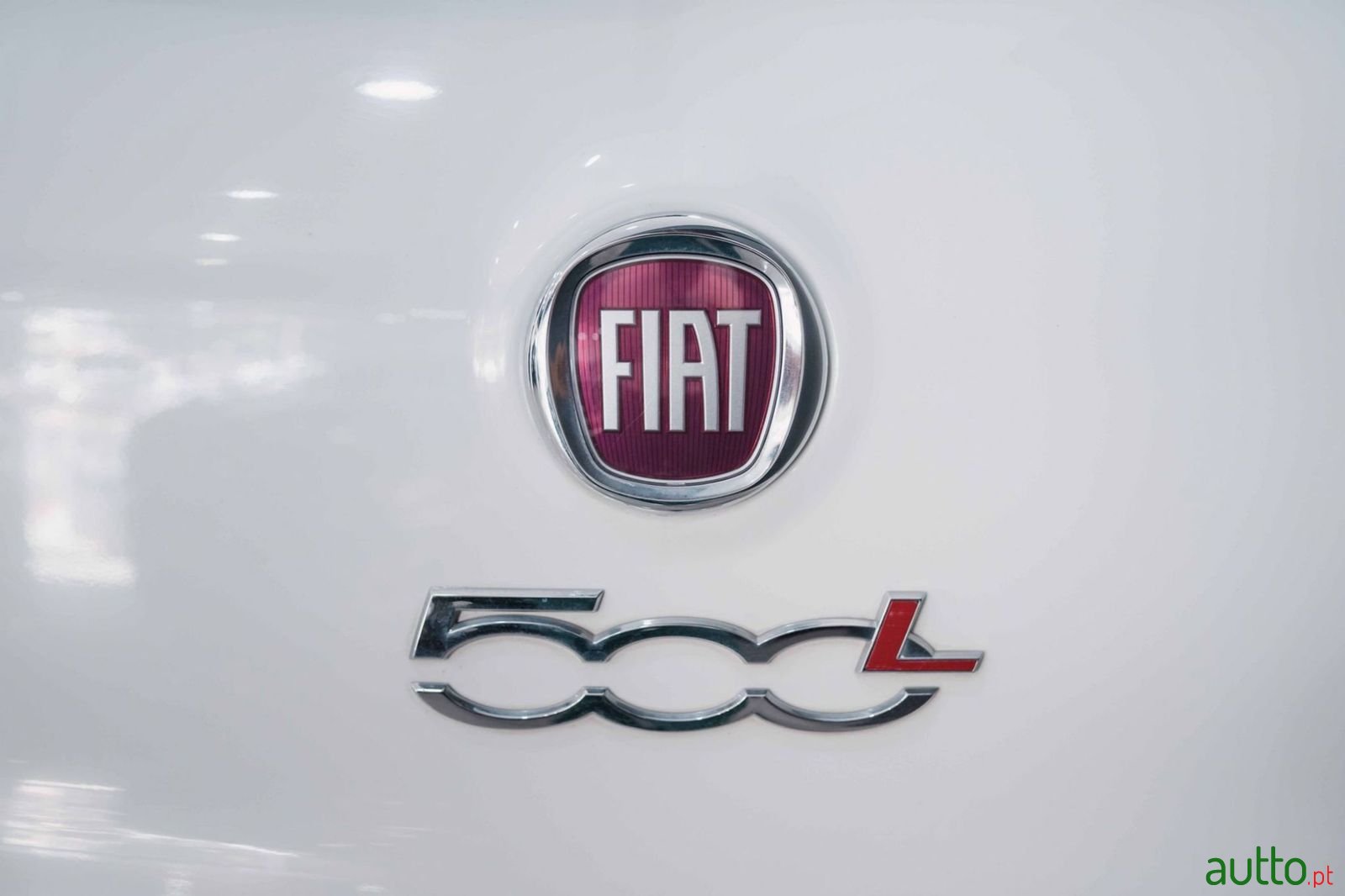 2015' Fiat 500L photo #3