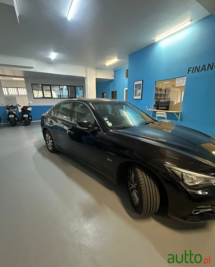 2017' Infiniti Q50 photo #2