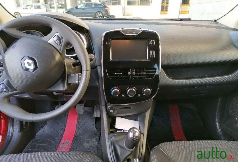 2014' Renault Clio Sport Tourer photo #1