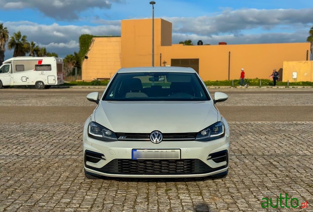 2018' Volkswagen Golf photo #5