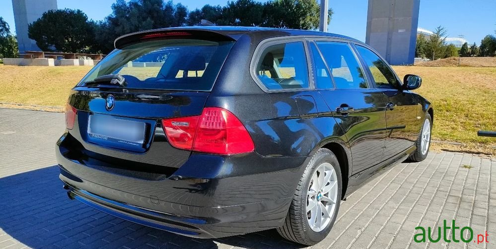 2012' BMW 318 D Touring Navigation photo #5