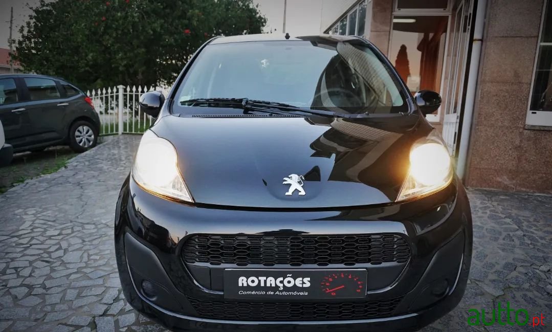 2012' Peugeot 107 photo #2