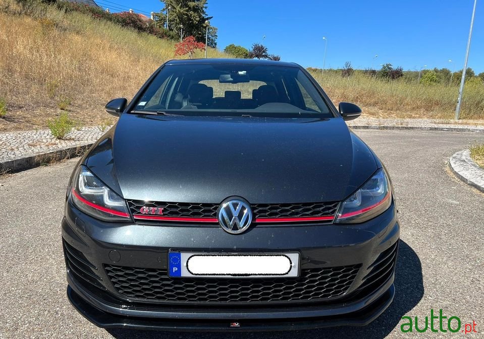 2013' Volkswagen Golf photo #2