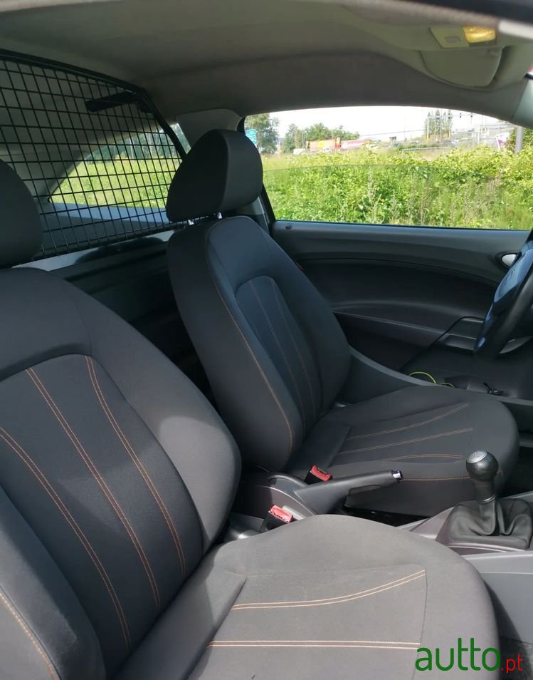 2011' SEAT Ibiza photo #6