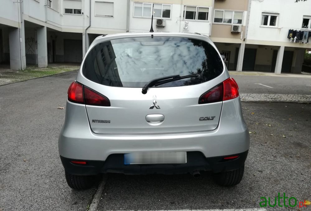 2010' Mitsubishi Colt photo #6