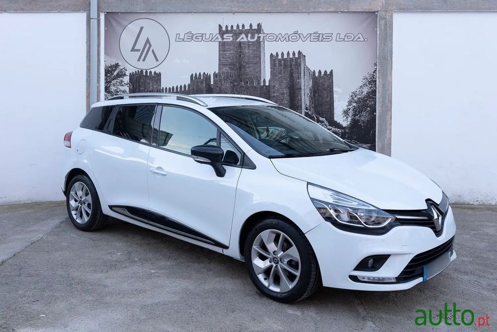 2018' Renault Clio Sport Tourer photo #1