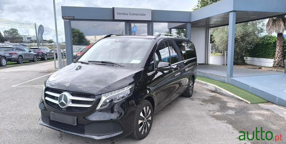 2023' Mercedes-Benz Classe V photo #2